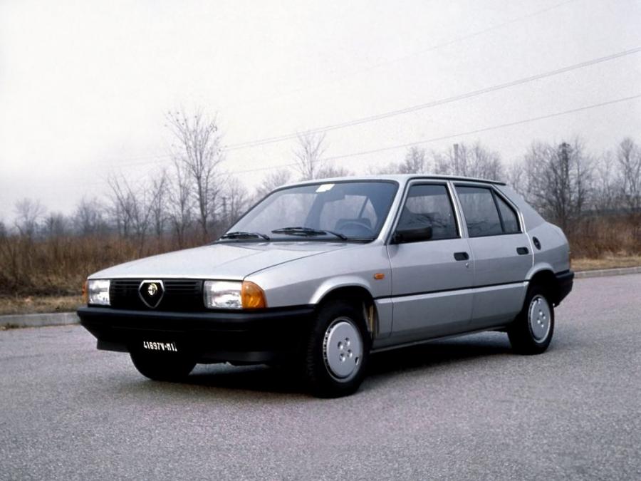  Alfa Romeo 33 1.3 (905) 1983 года  (фото 1 из 1)